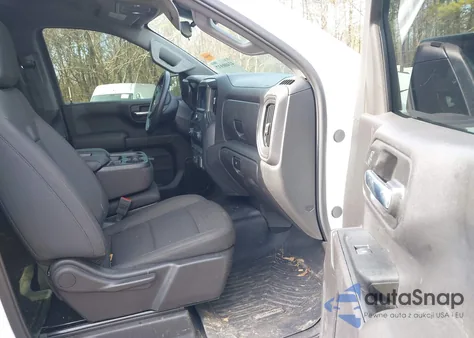 2024 Chevrolet Silverado K1500 Custom z USA, uszkodzony, nr VIN 3GCPDBEK4RG304028